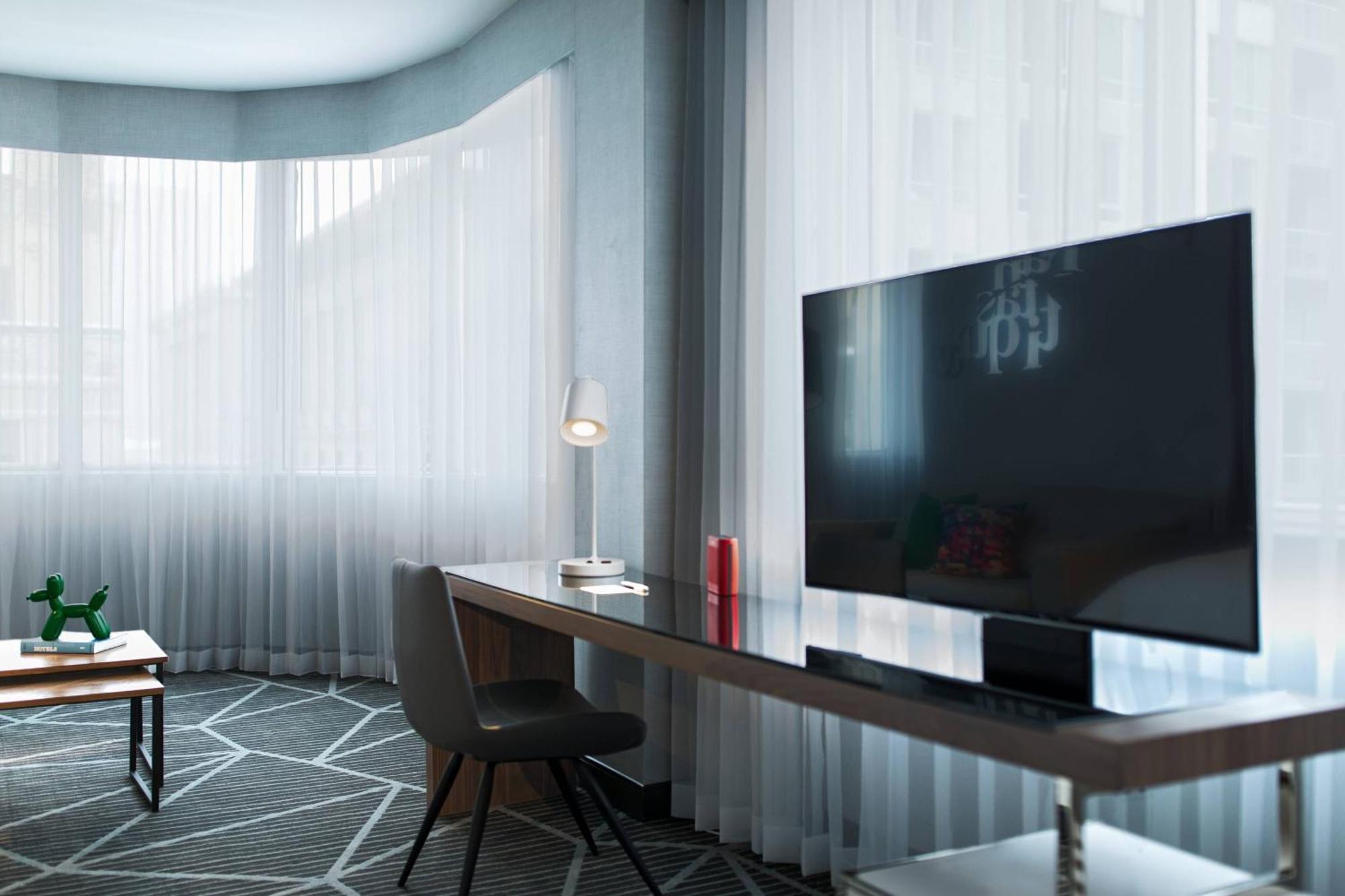 Renaissance Montreal Downtown Hotel Bagian luar foto