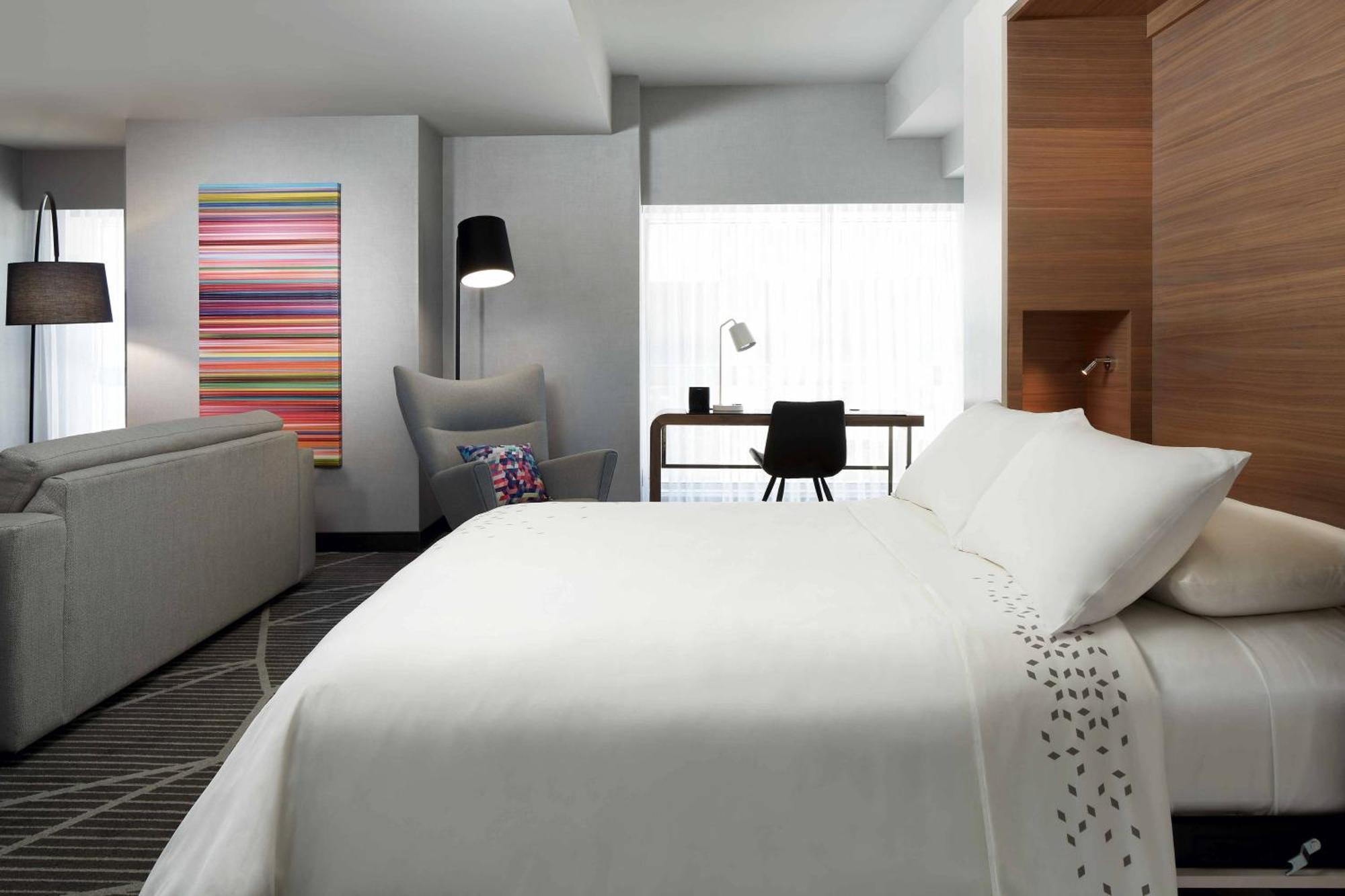 Renaissance Montreal Downtown Hotel Bagian luar foto
