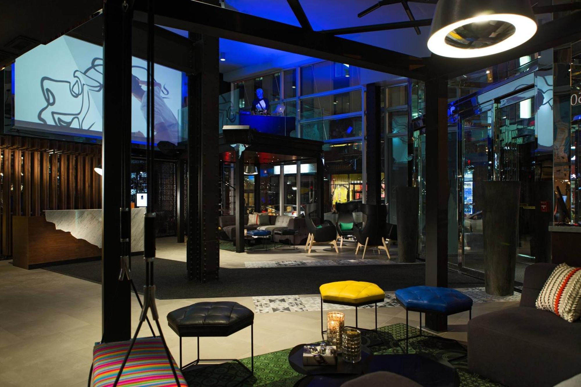 Renaissance Montreal Downtown Hotel Bagian luar foto