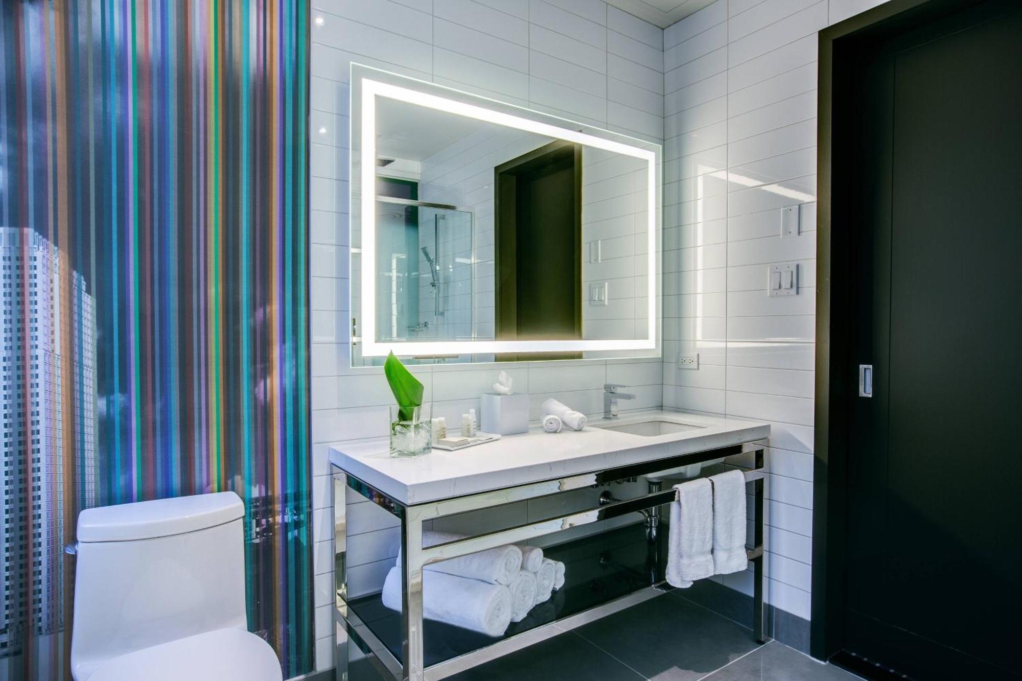 Renaissance Montreal Downtown Hotel Bagian luar foto