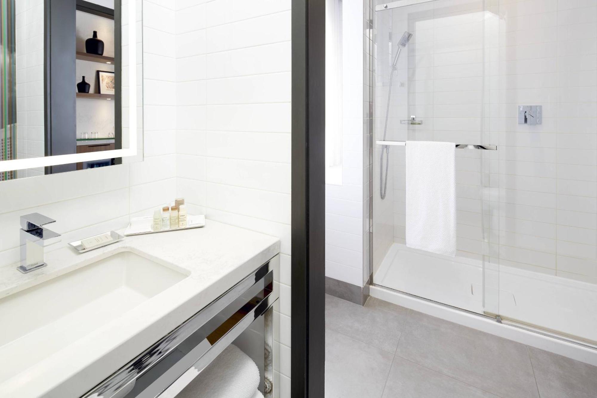 Renaissance Montreal Downtown Hotel Bagian luar foto