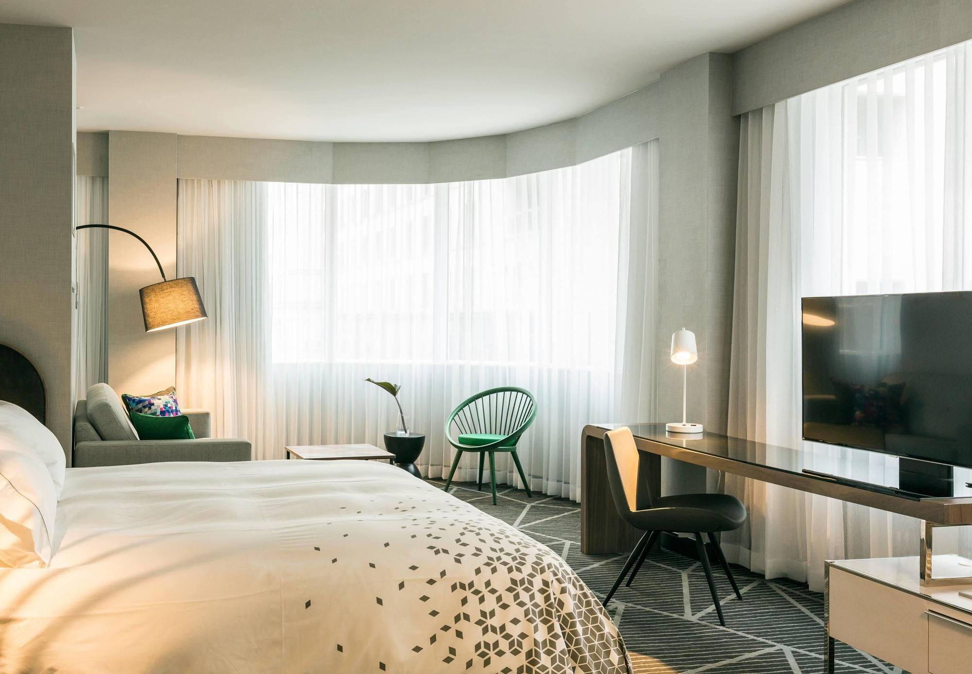 Renaissance Montreal Downtown Hotel Bagian luar foto
